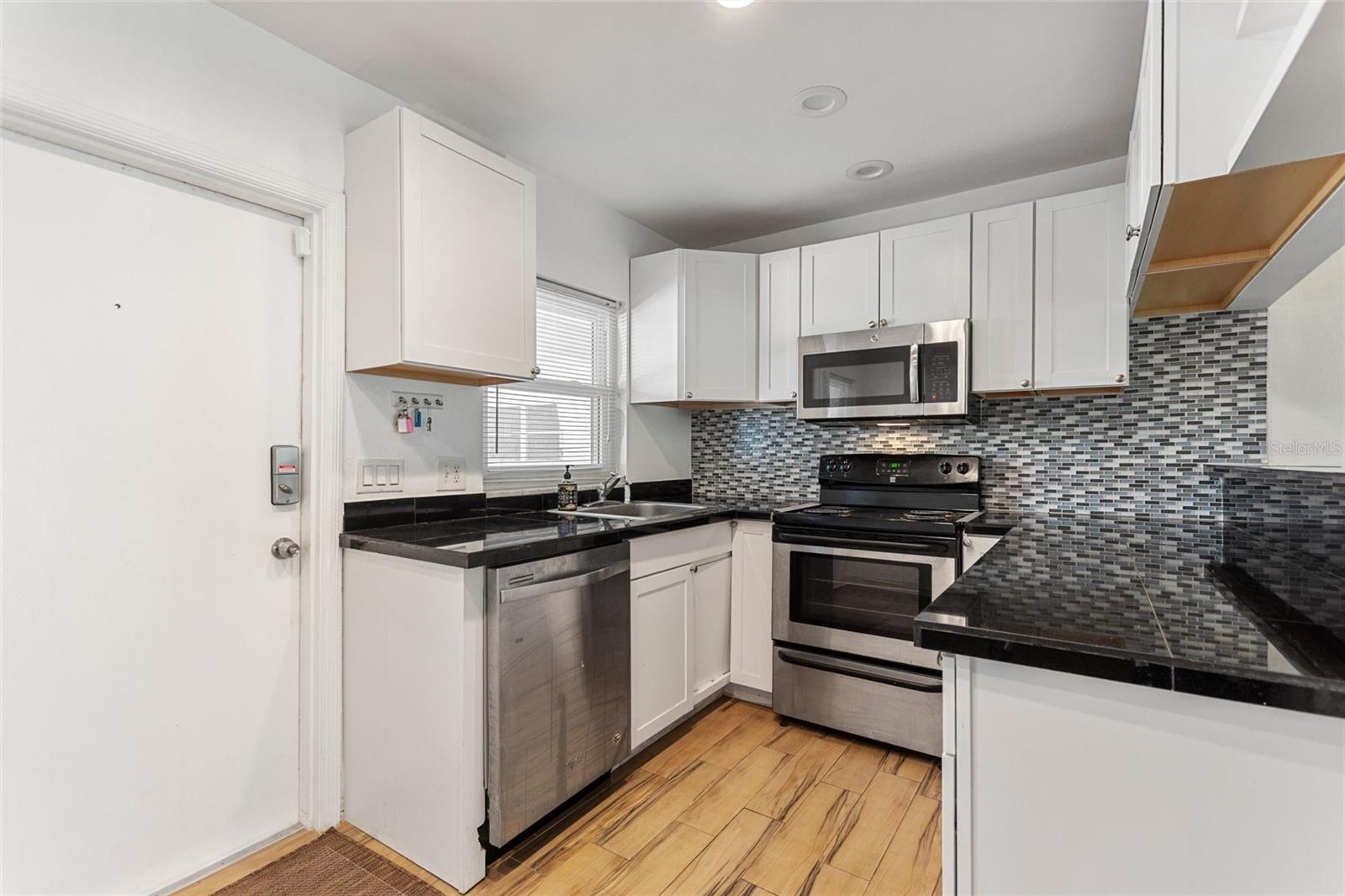 MAXIMO HARBOUR CONDO - Residential Lease