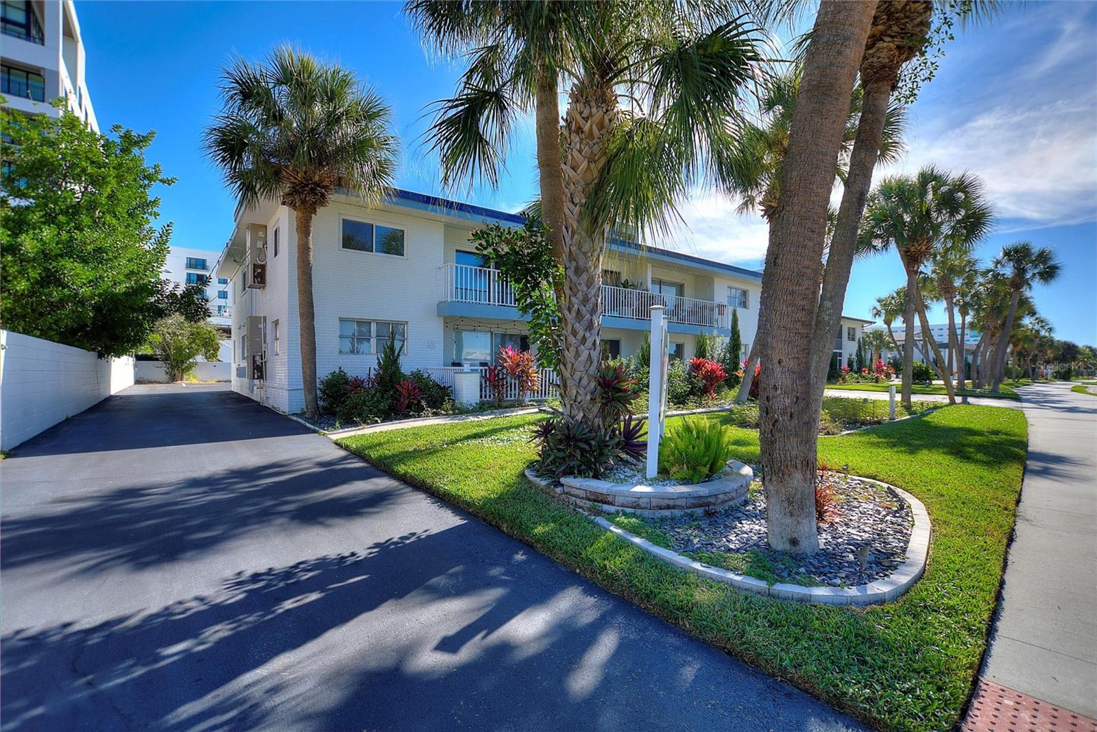 MAXIMO HARBOUR CONDO - Residential Lease