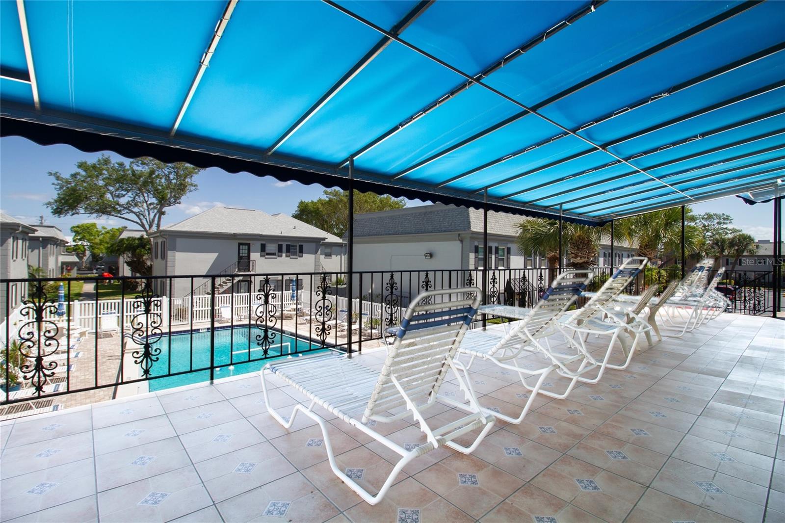 LES CHATEAUX CONDO - Residential