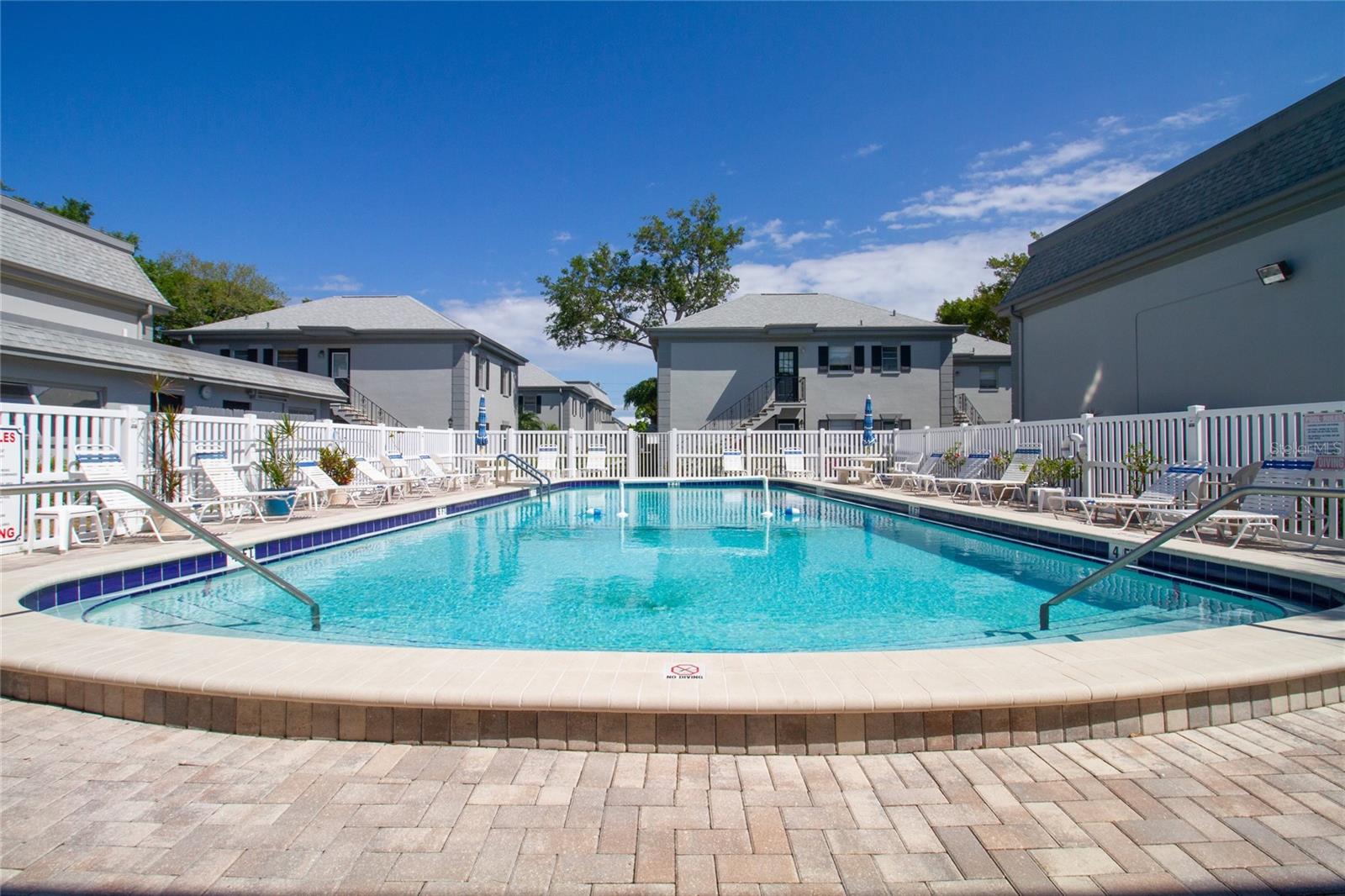 LES CHATEAUX CONDO - Residential