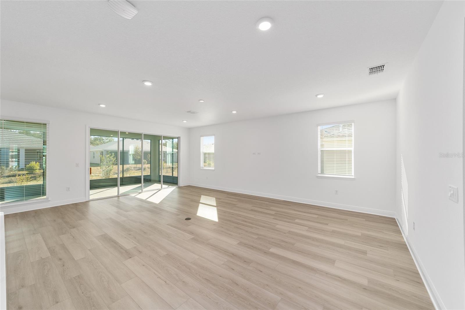 ON TOP OF THE WORLD - Residential