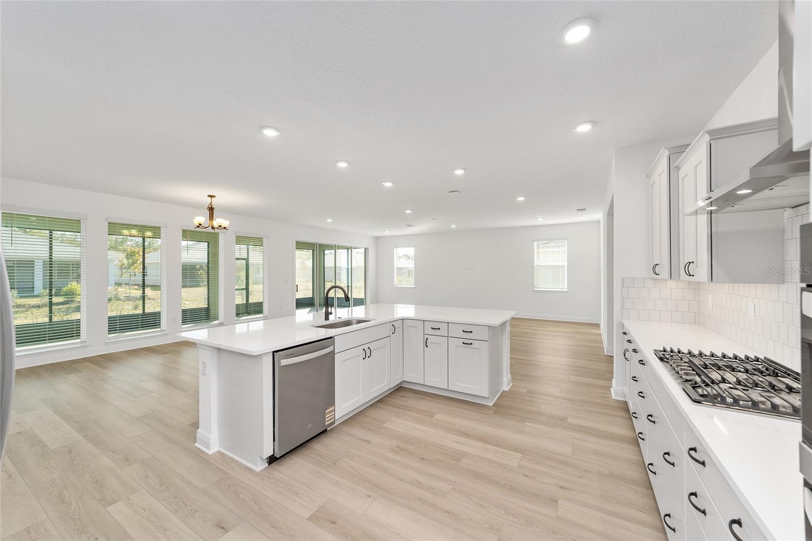 ON TOP OF THE WORLD - Residential