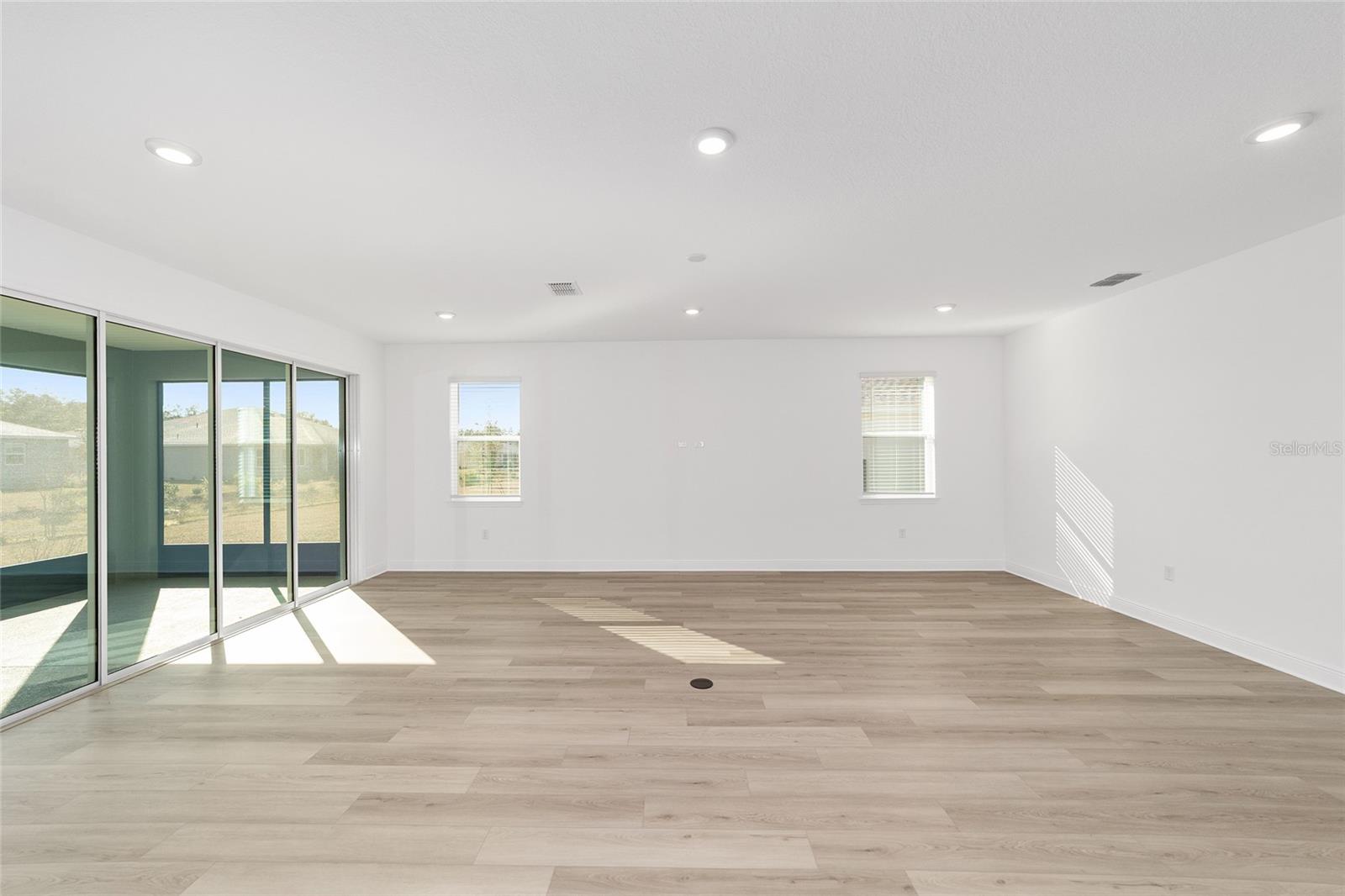 ON TOP OF THE WORLD - Residential