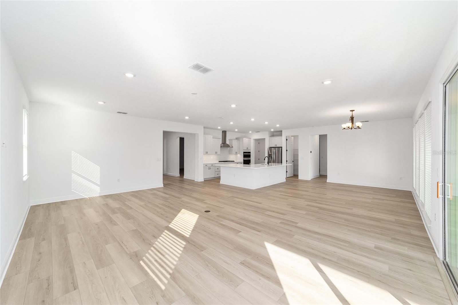 ON TOP OF THE WORLD - Residential