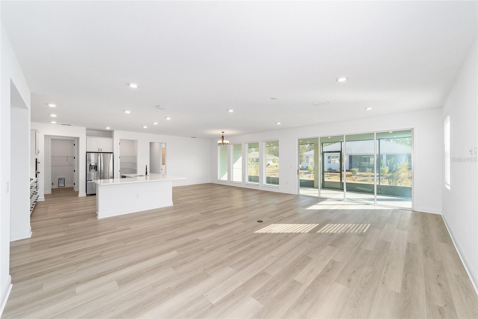 ON TOP OF THE WORLD - Residential