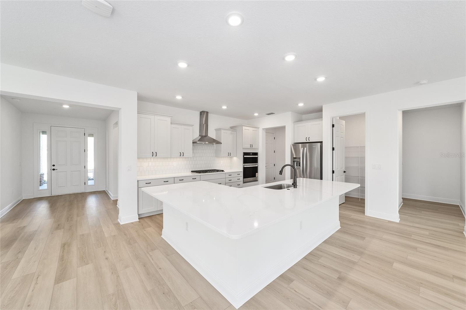 ON TOP OF THE WORLD - Residential