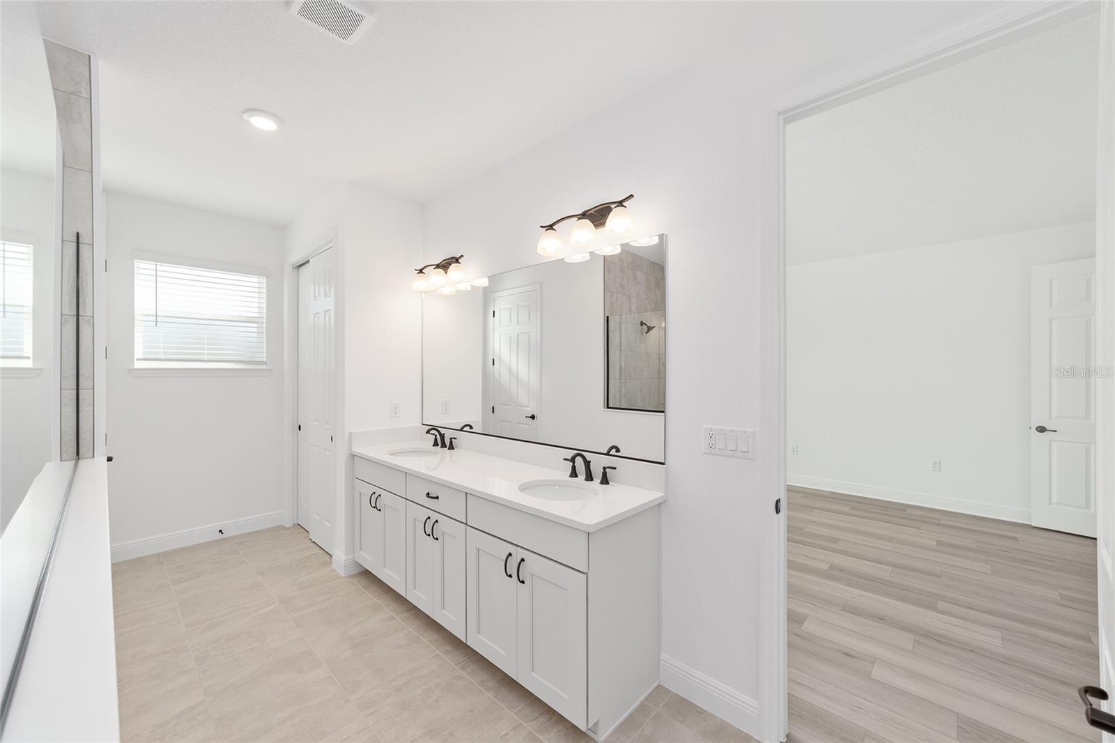 ON TOP OF THE WORLD - Residential