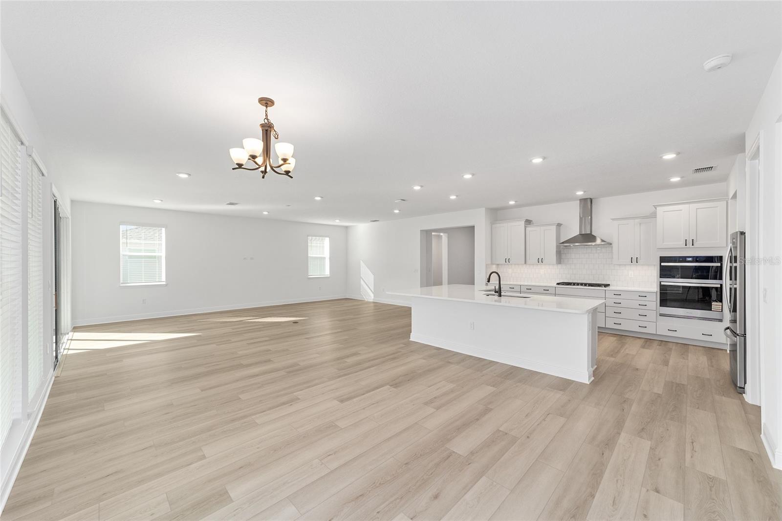 ON TOP OF THE WORLD - Residential