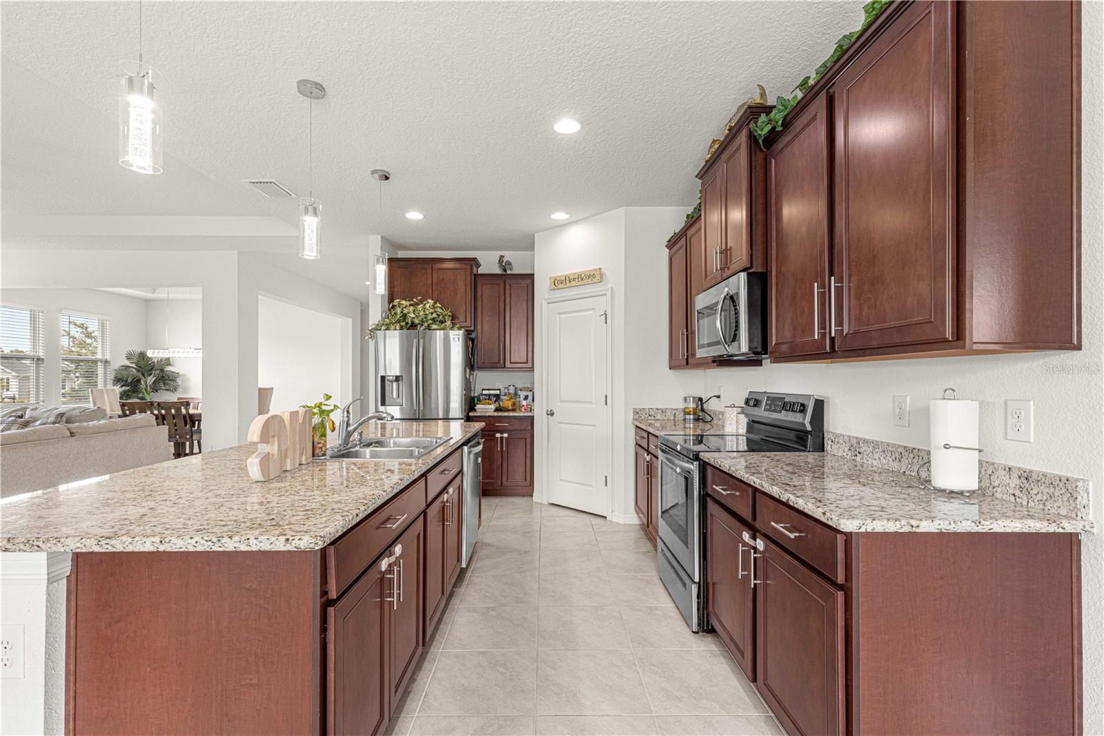 MAGNOLIA MANOR - Residential Lease