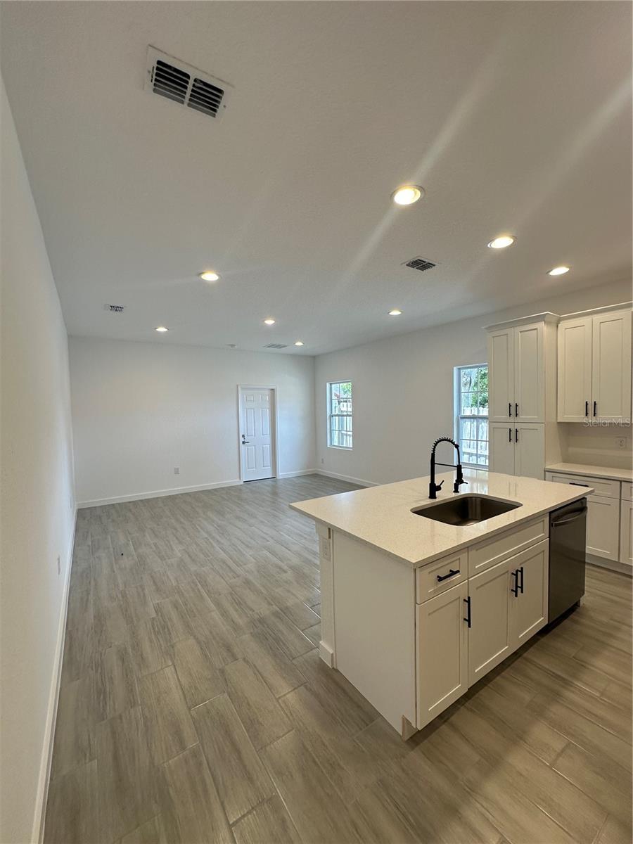 CLERMONT LINCOLN PARK - Residential Lease