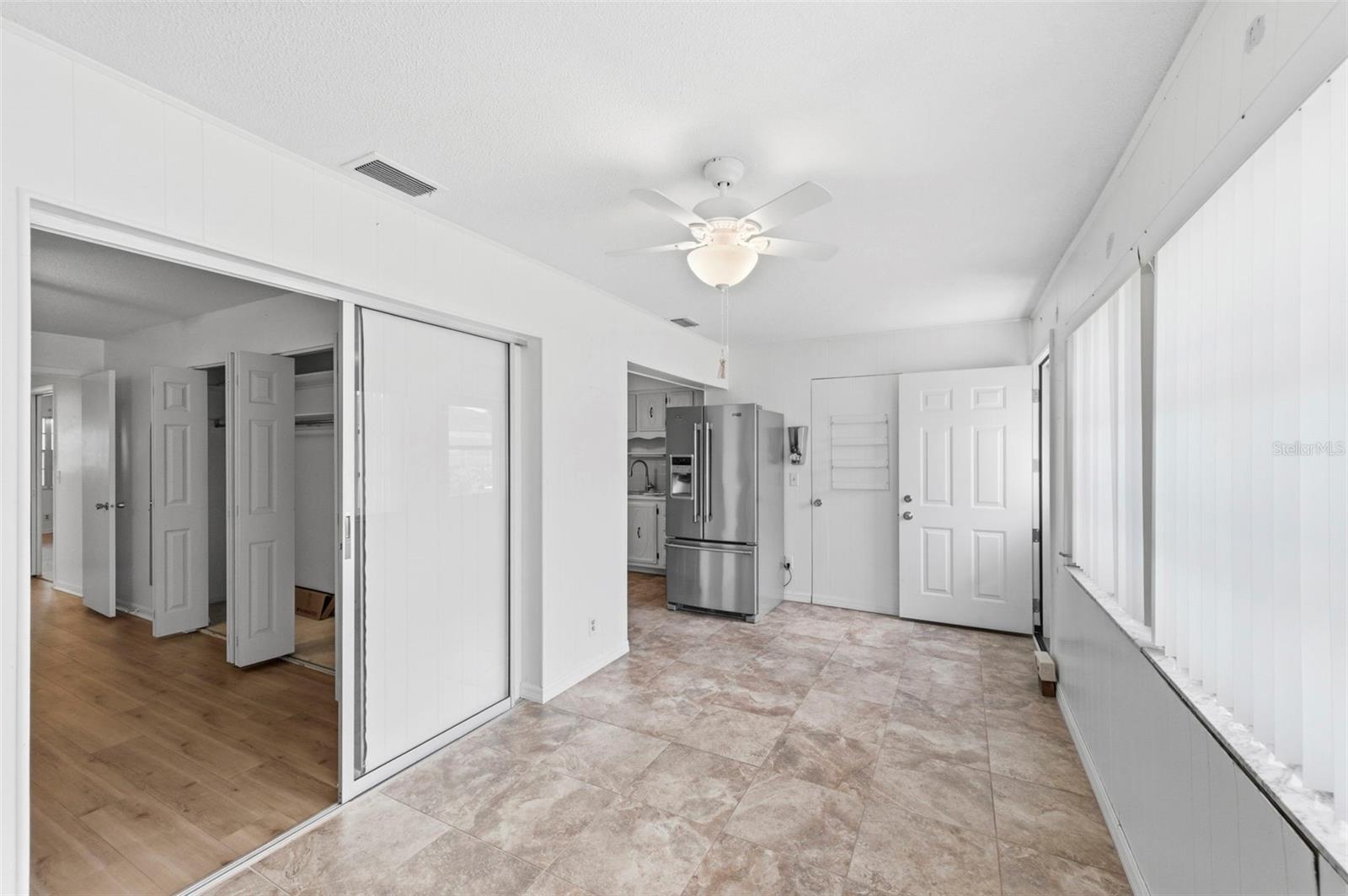 TWIN OAKS APTS - Residential