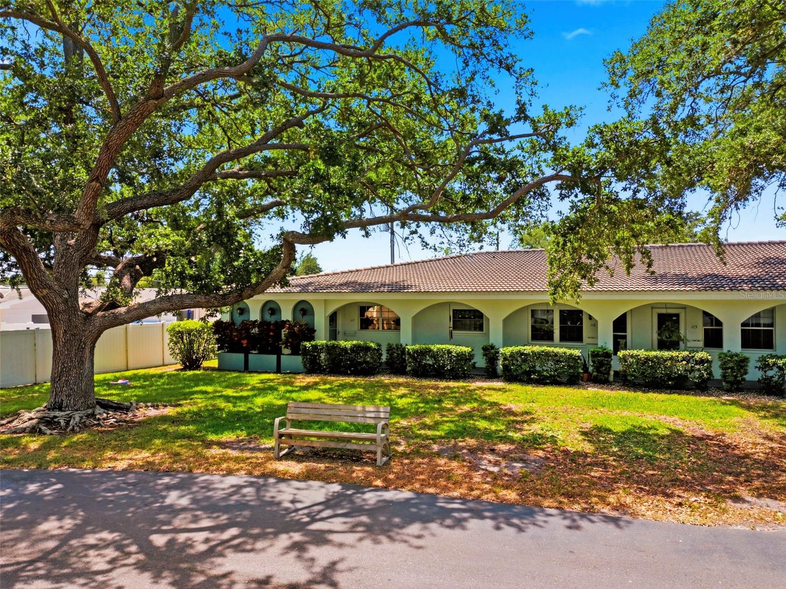 TWIN OAKS APTS - Residential