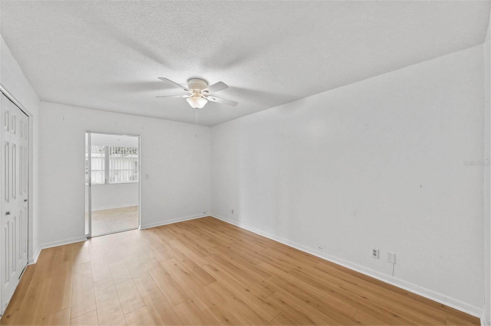 TWIN OAKS APTS - Residential