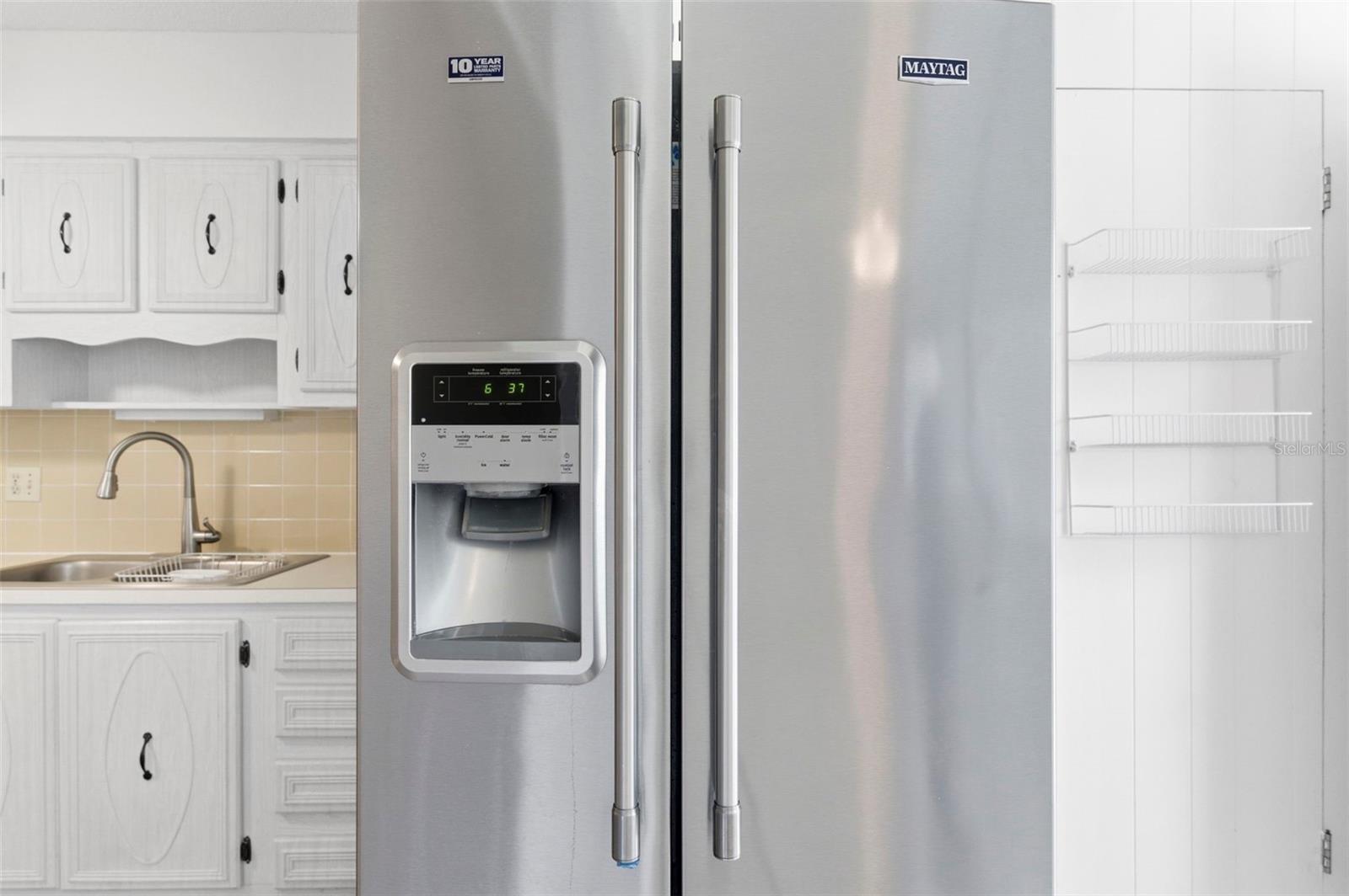 TWIN OAKS APTS - Residential