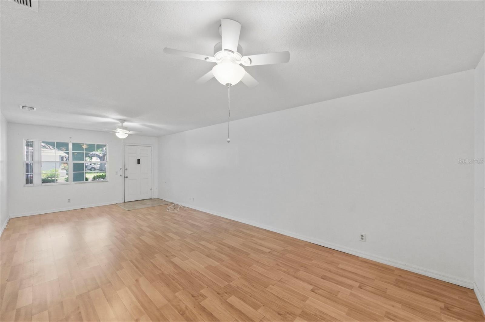 TWIN OAKS APTS - Residential