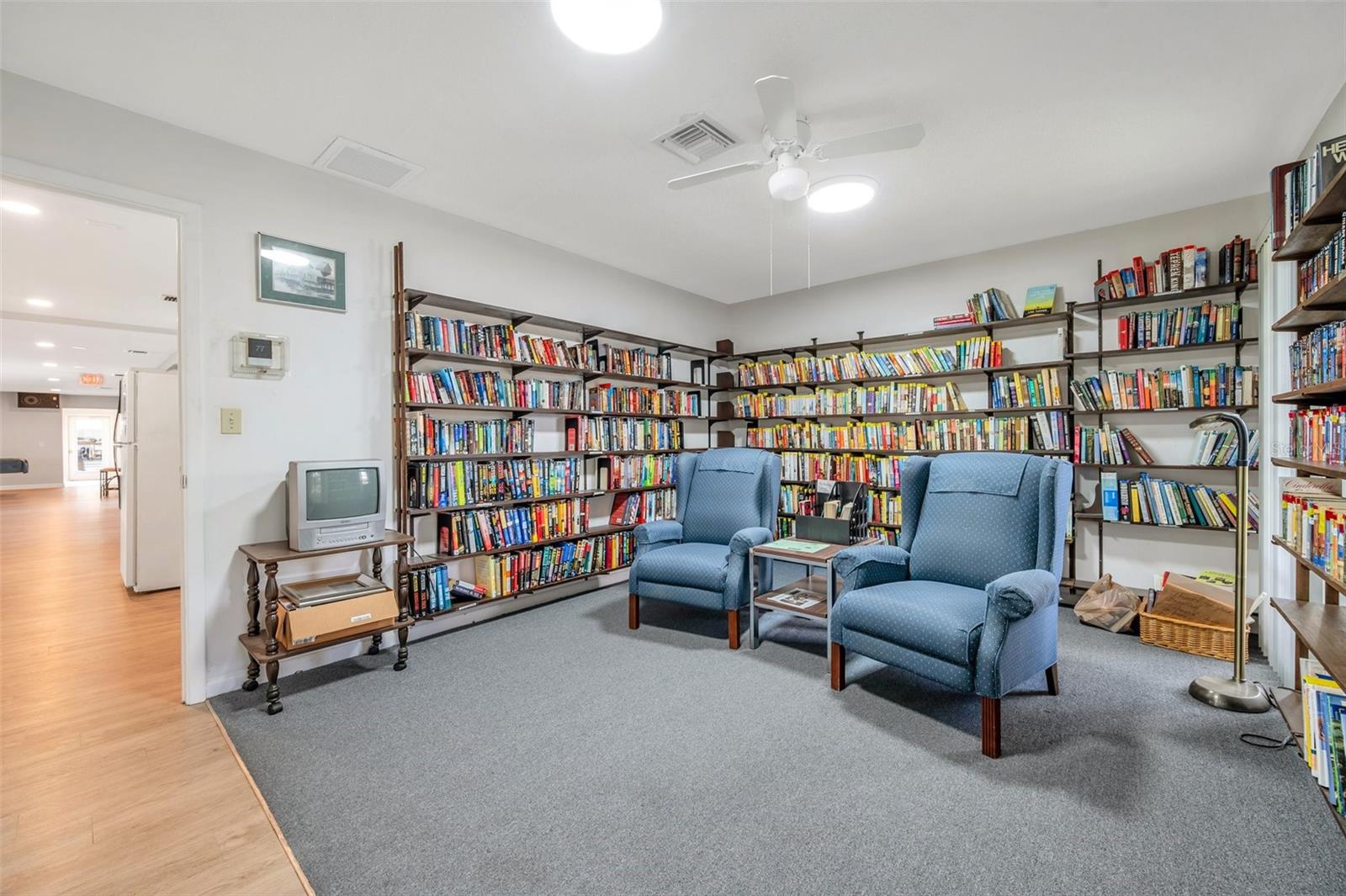 TWIN OAKS APTS - Residential