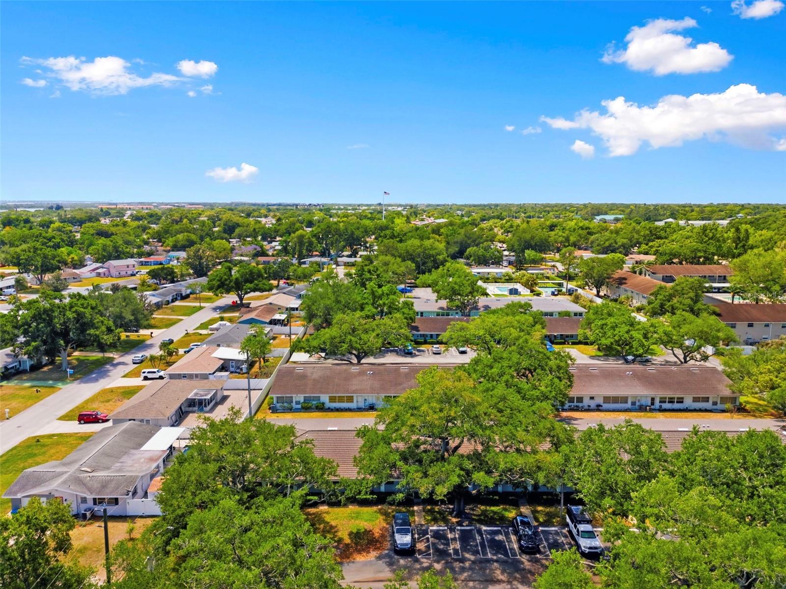 TWIN OAKS APTS - Residential