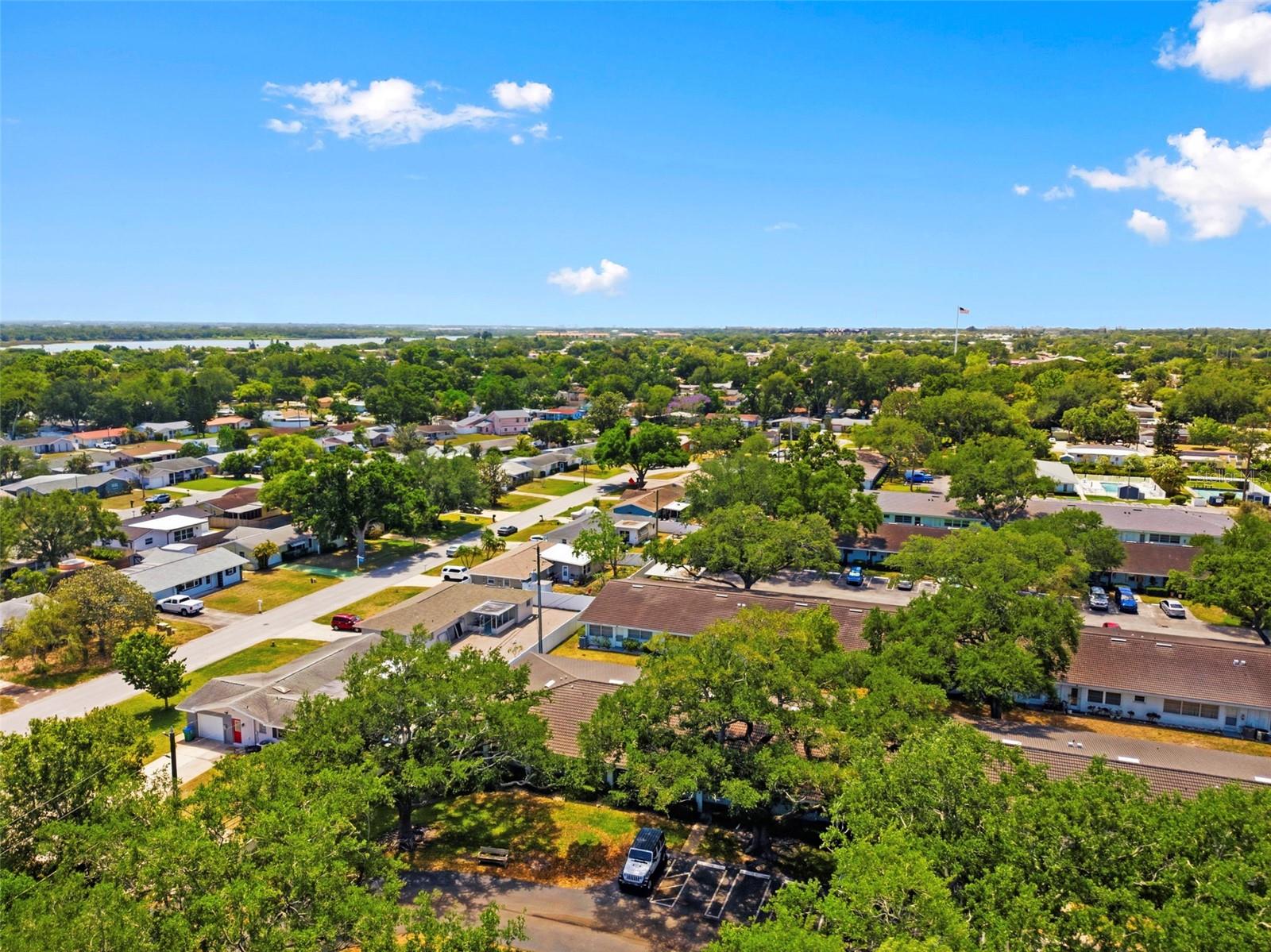 TWIN OAKS APTS - Residential