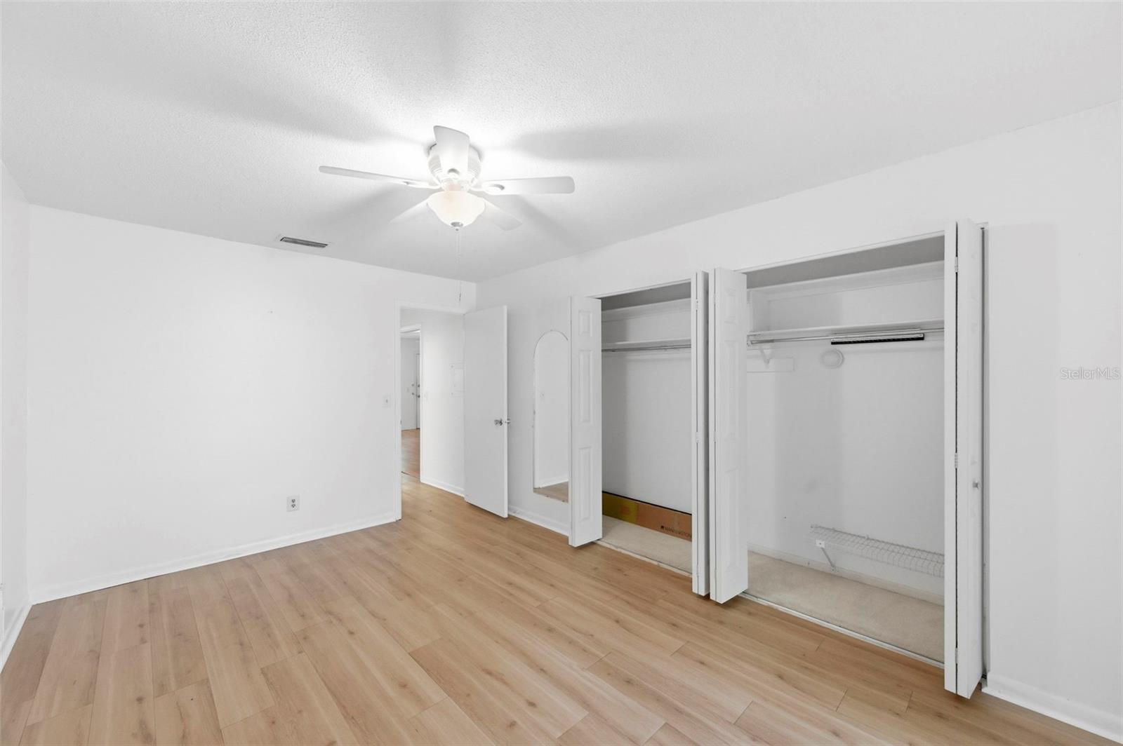 TWIN OAKS APTS - Residential