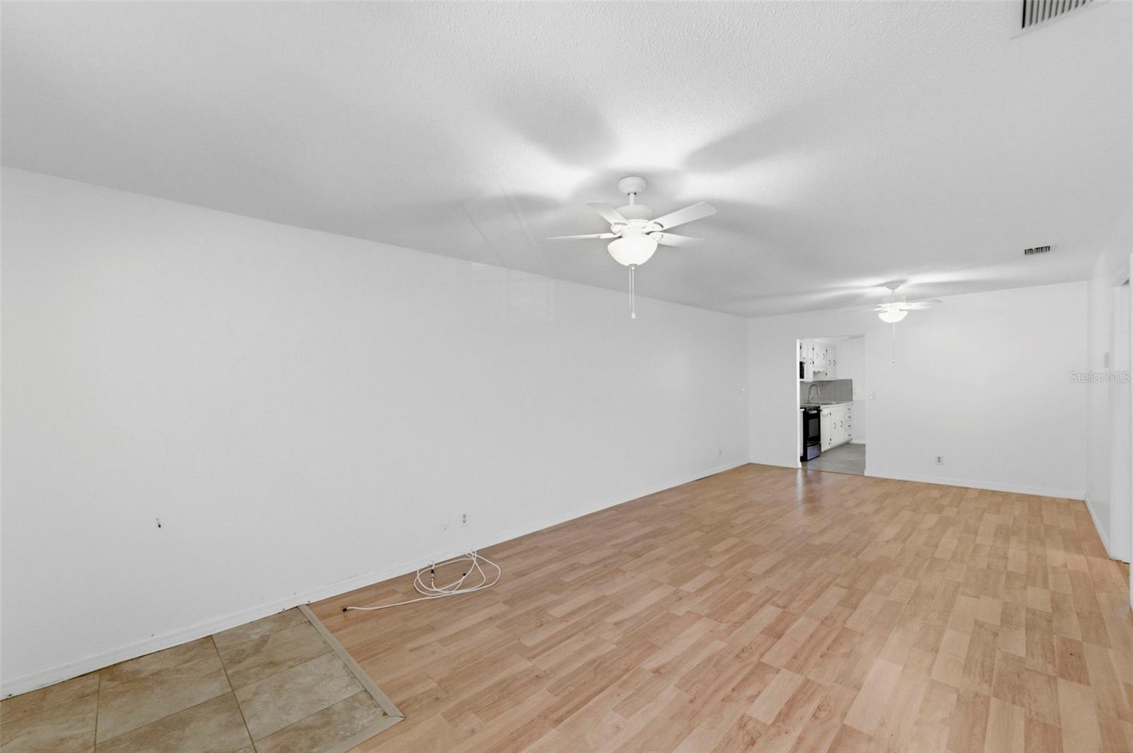 TWIN OAKS APTS - Residential