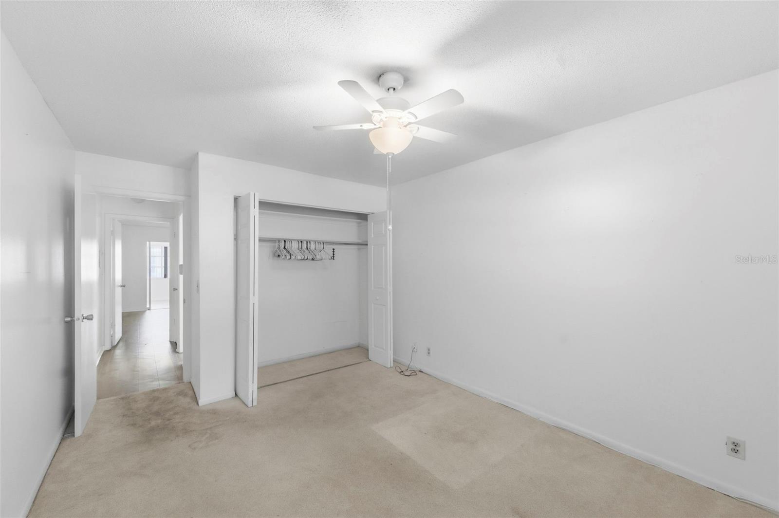 TWIN OAKS APTS - Residential