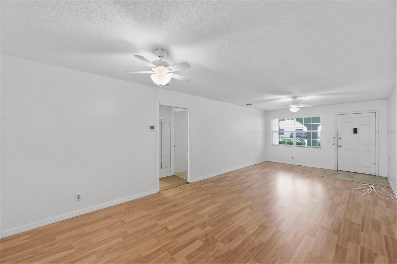 TWIN OAKS APTS - Residential