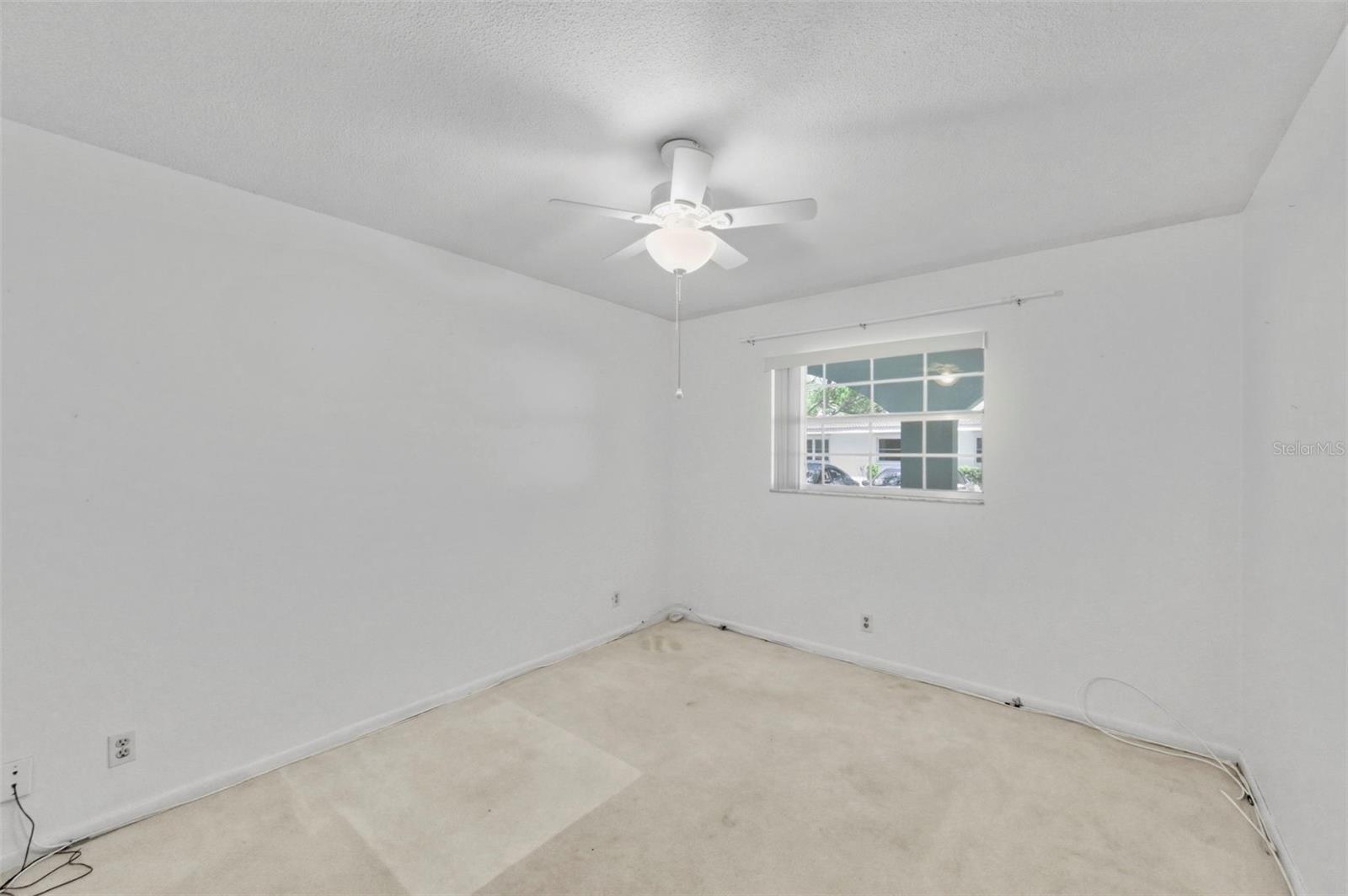 TWIN OAKS APTS - Residential