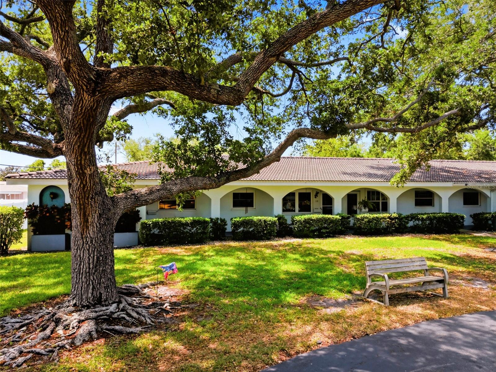 TWIN OAKS APTS - Residential