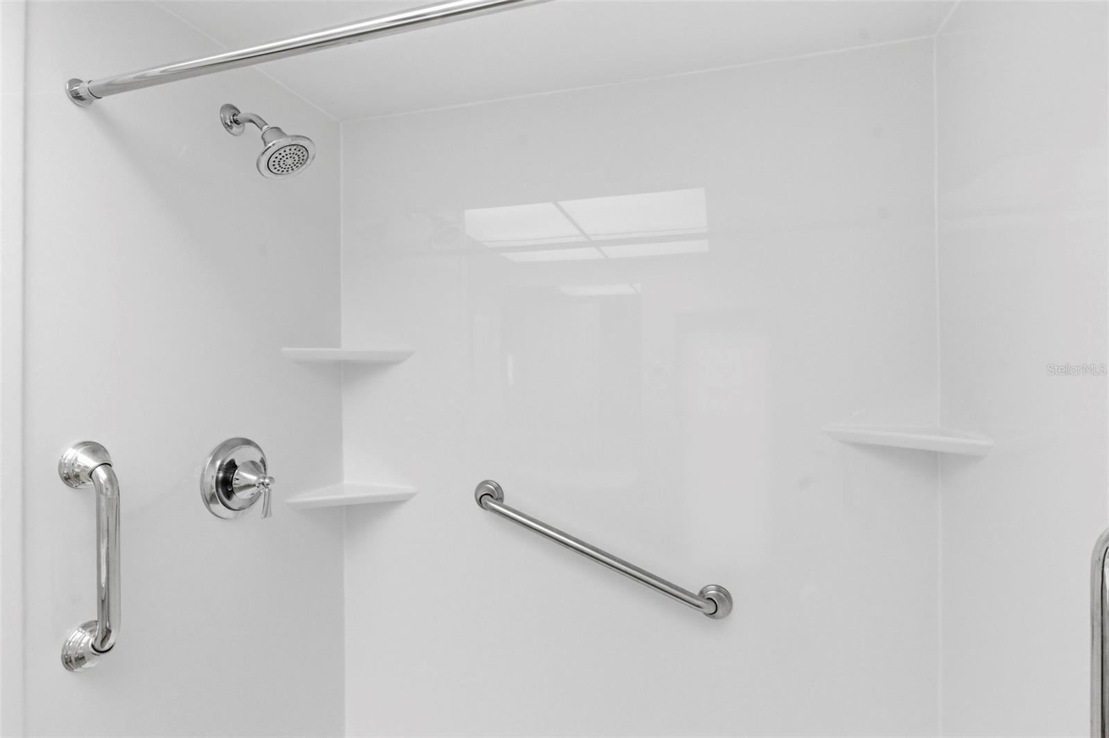 TWIN OAKS APTS - Residential