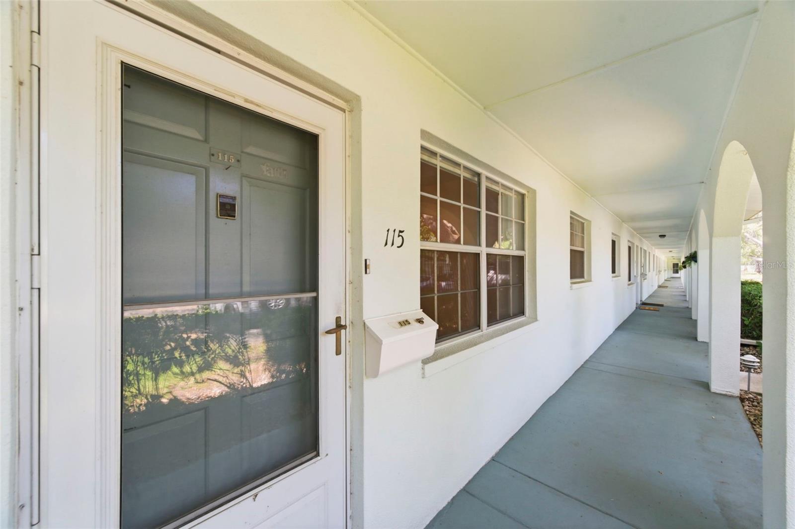 TWIN OAKS APTS - Residential