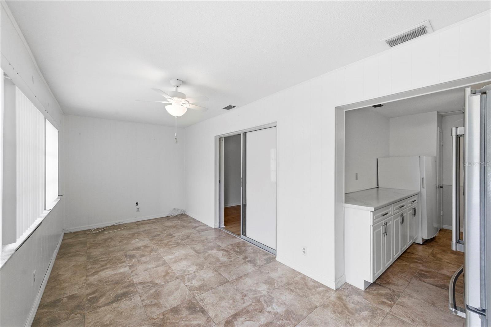 TWIN OAKS APTS - Residential