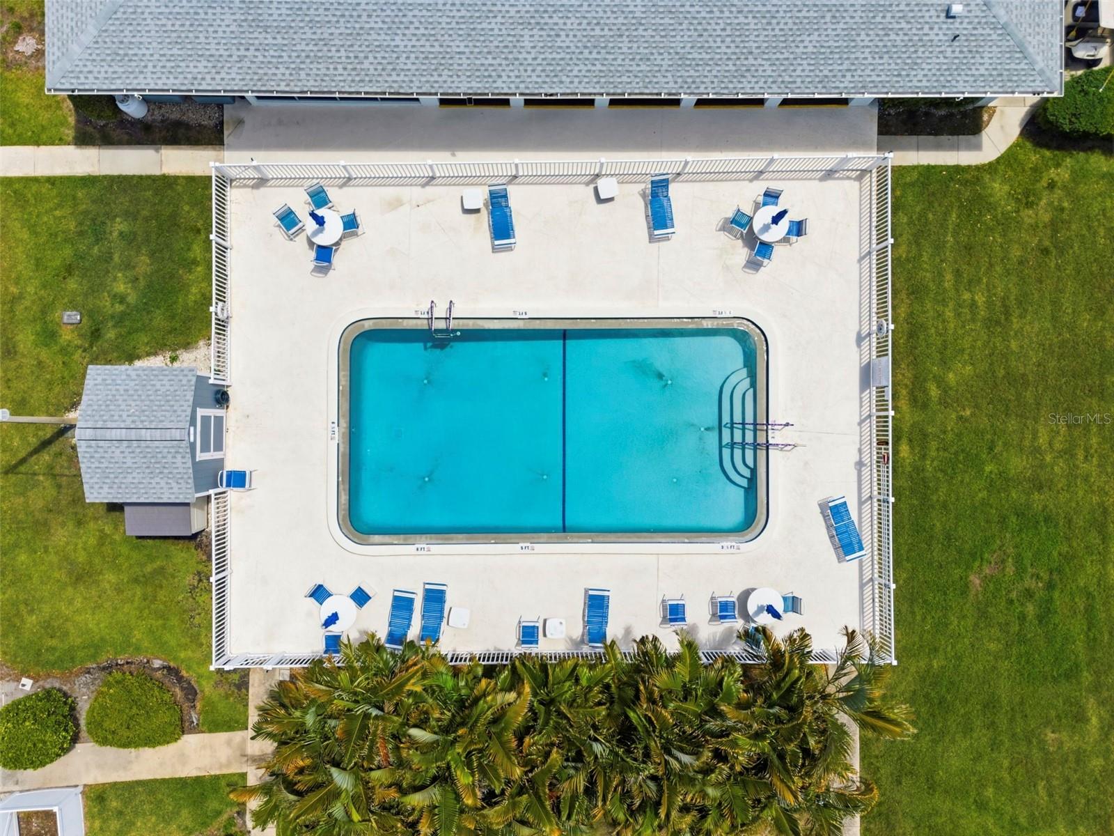 TWIN OAKS APTS - Residential