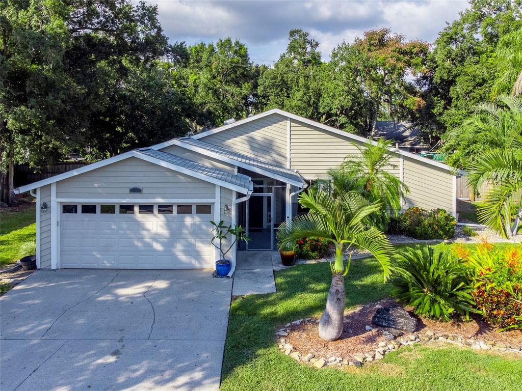 Photo of 8108 Glenbrooke Place, Sarasota, FL 34243 (MLS # TB8461173)