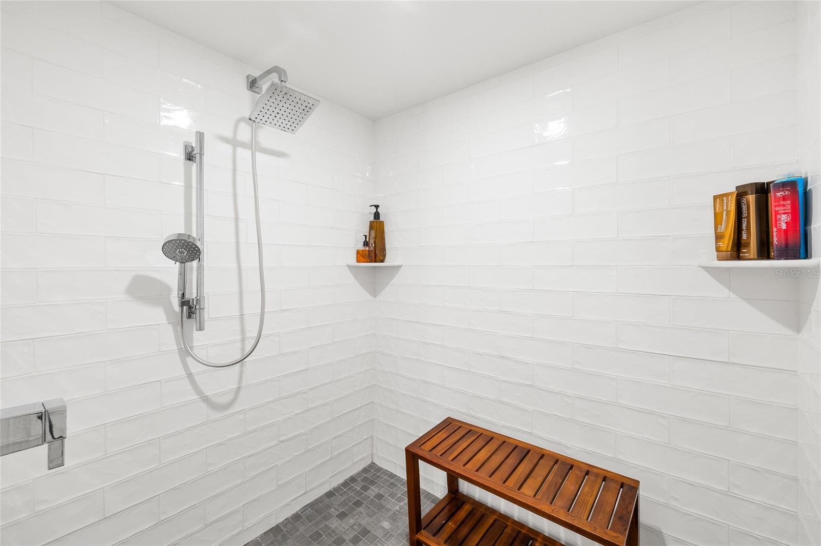 SILVER KING CONDO PH 1 - Residential