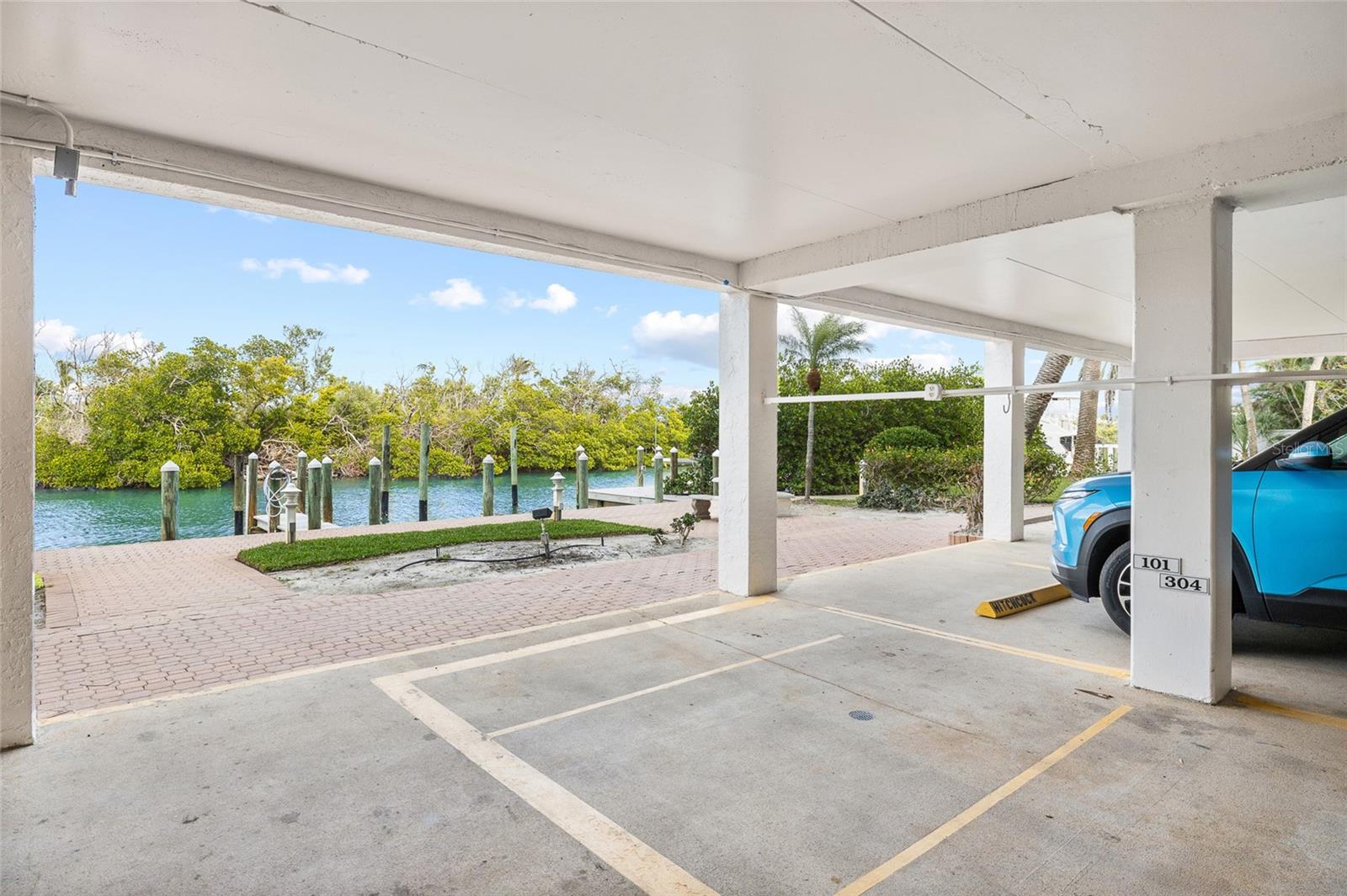 SILVER KING CONDO PH 1 - Residential