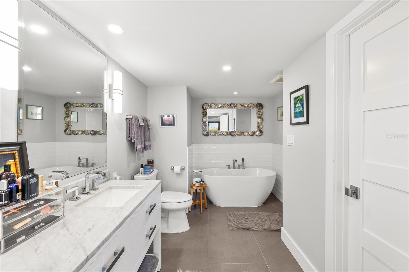 SILVER KING CONDO PH 1 - Residential