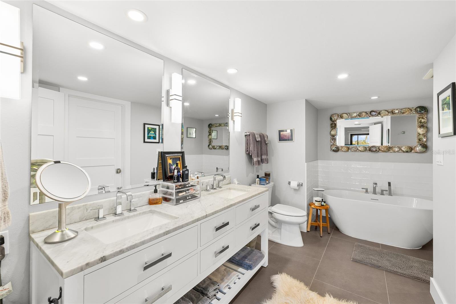 SILVER KING CONDO PH 1 - Residential