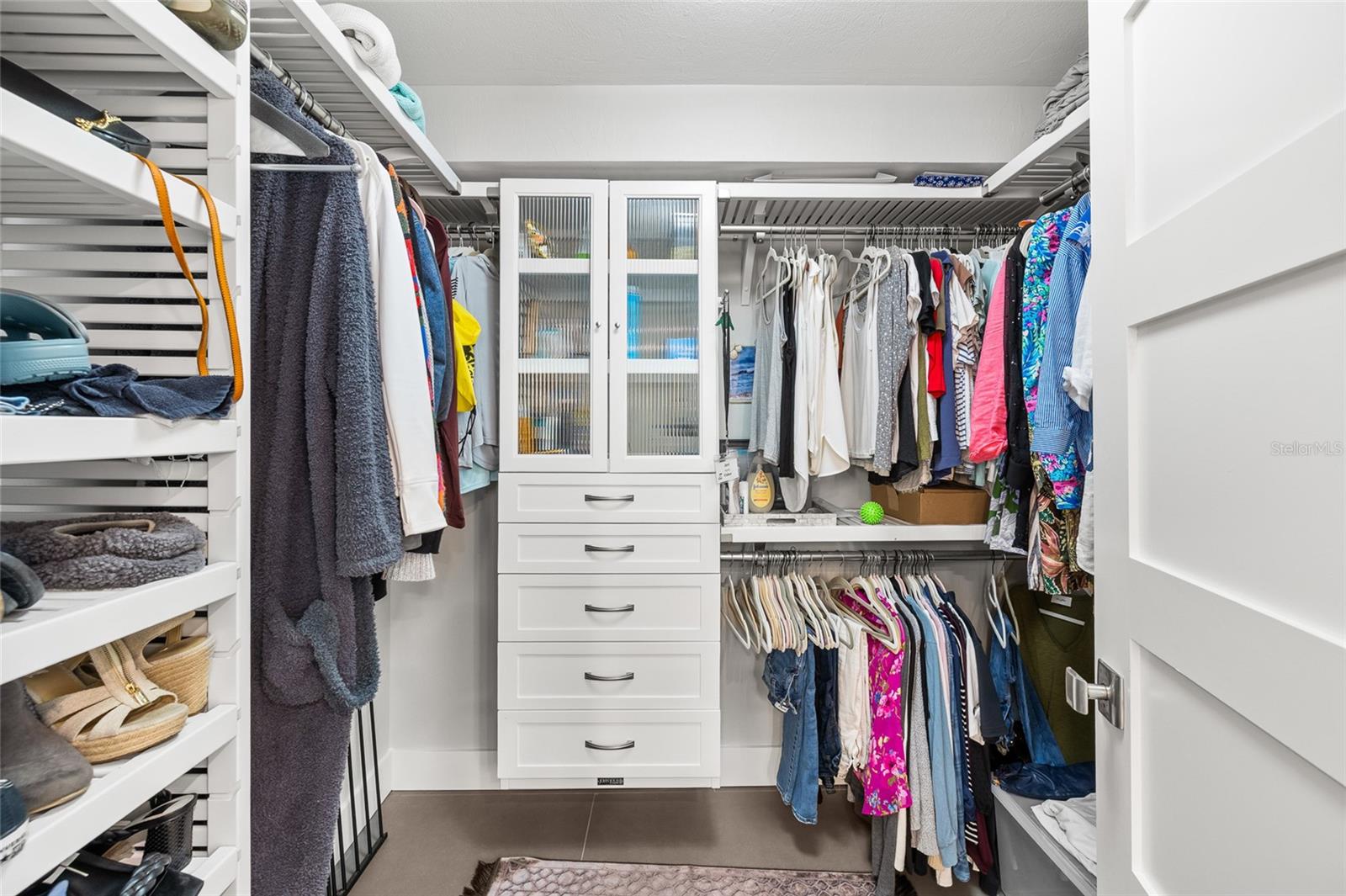 SILVER KING CONDO PH 1 - Residential