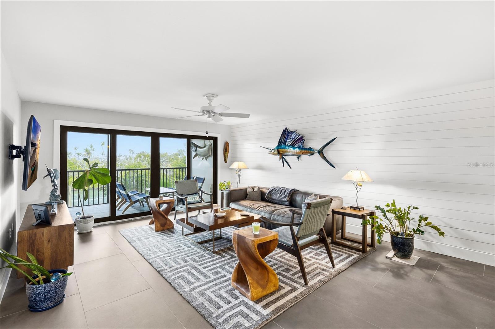 SILVER KING CONDO PH 1 - Residential