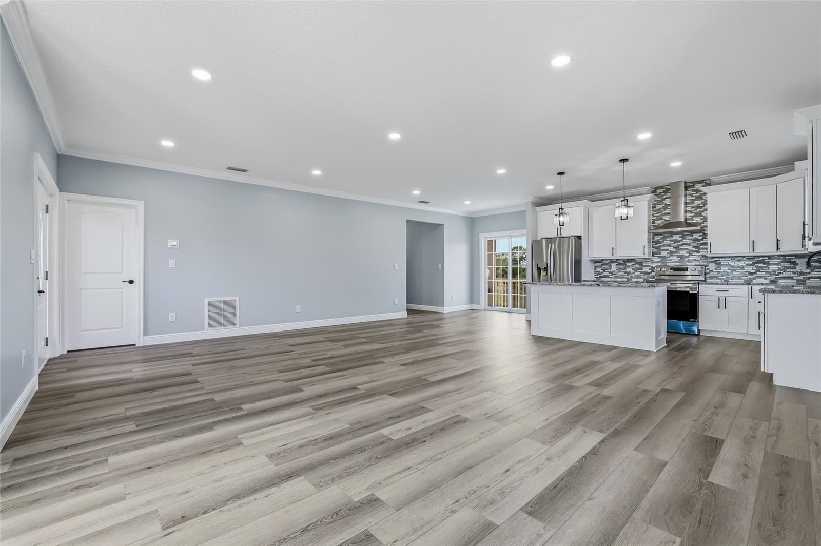 POINTE ALEXIS SOUTH - Residential