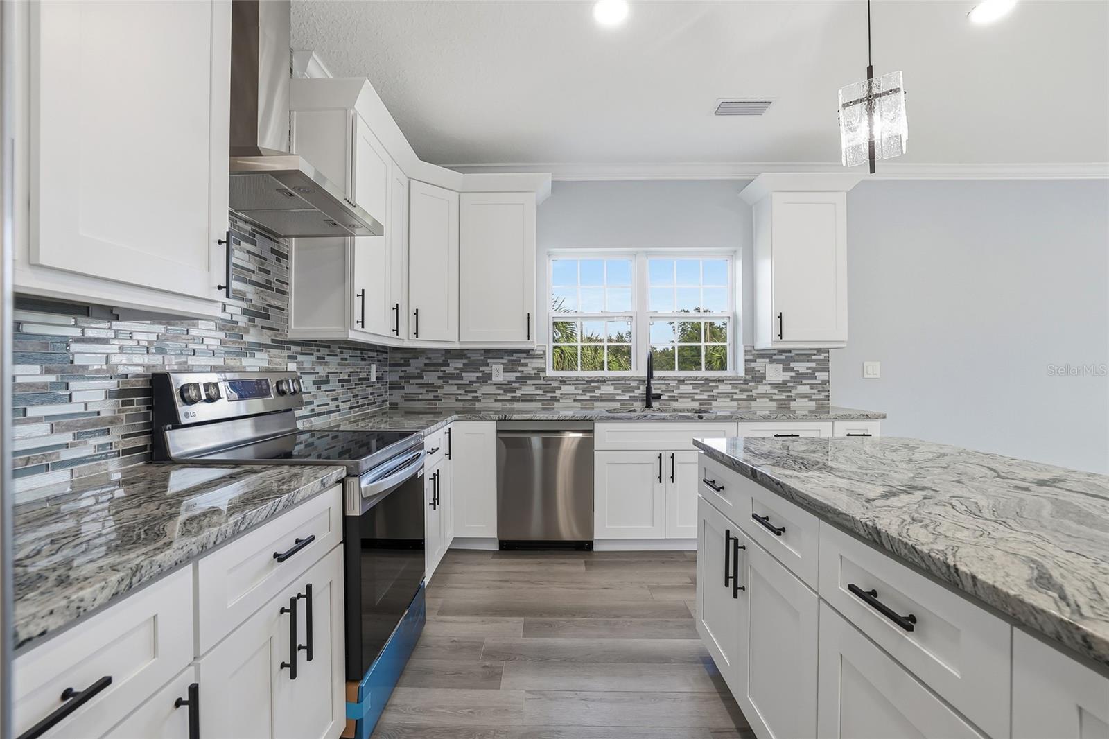 POINTE ALEXIS SOUTH - Residential