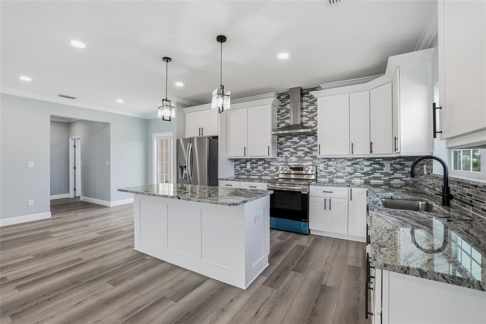 POINTE ALEXIS SOUTH - Residential