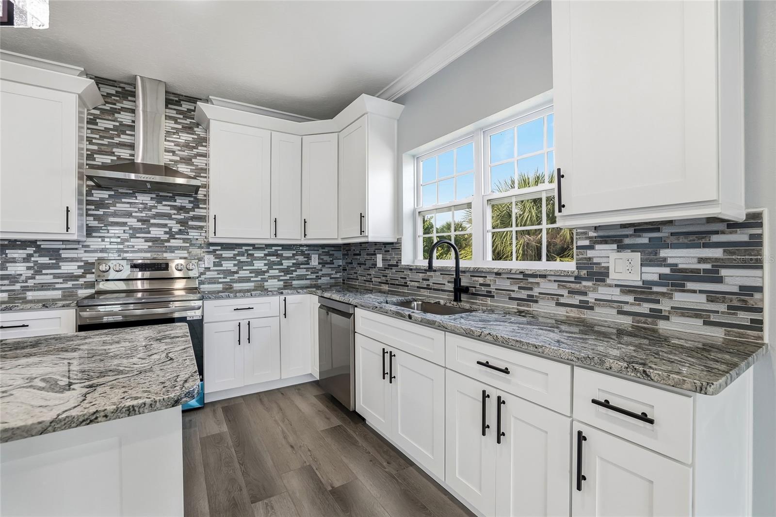 POINTE ALEXIS SOUTH - Residential