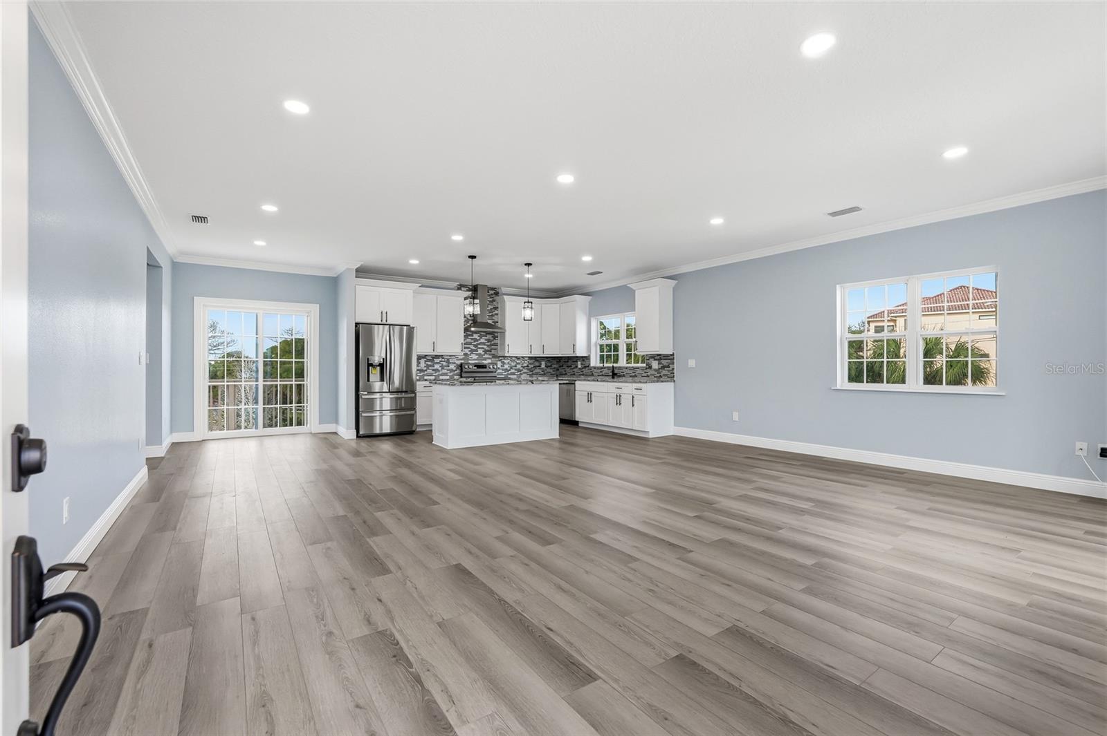 POINTE ALEXIS SOUTH - Residential