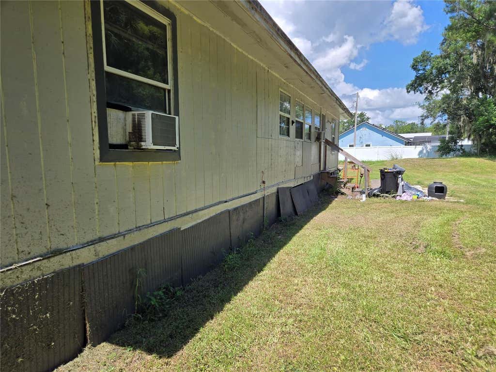 Photo of 1981 N County Road 426, Oviedo, FL 32765 (MLS # O6422318)