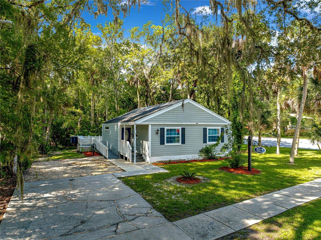 Photo of 110 NE Crystal Street, Crystal River, FL 34428 (MLS # OM707346)