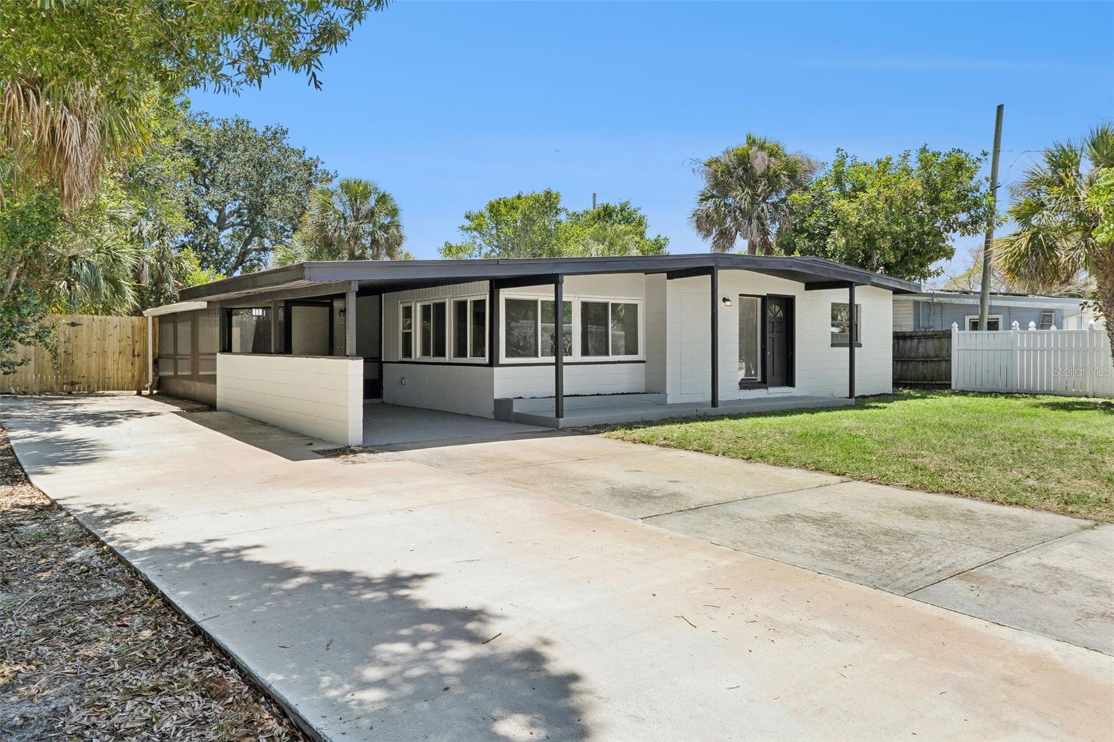 1465 HILLCREST DRIVE
