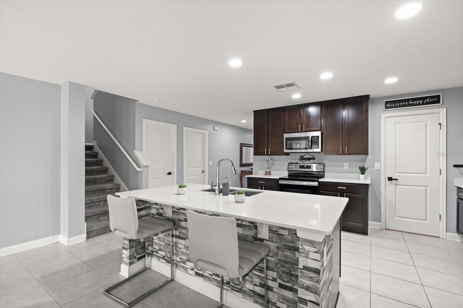 ESTATES/LK HAMMOCK - Residential