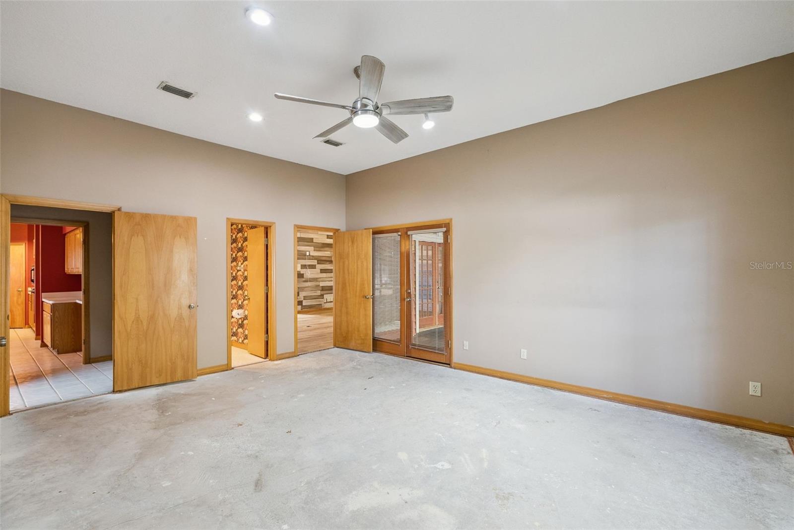 WILLA OAKS - Residential