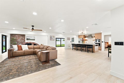 6241 Tanglewood Drive Ne, St Petersburg, FL 33702